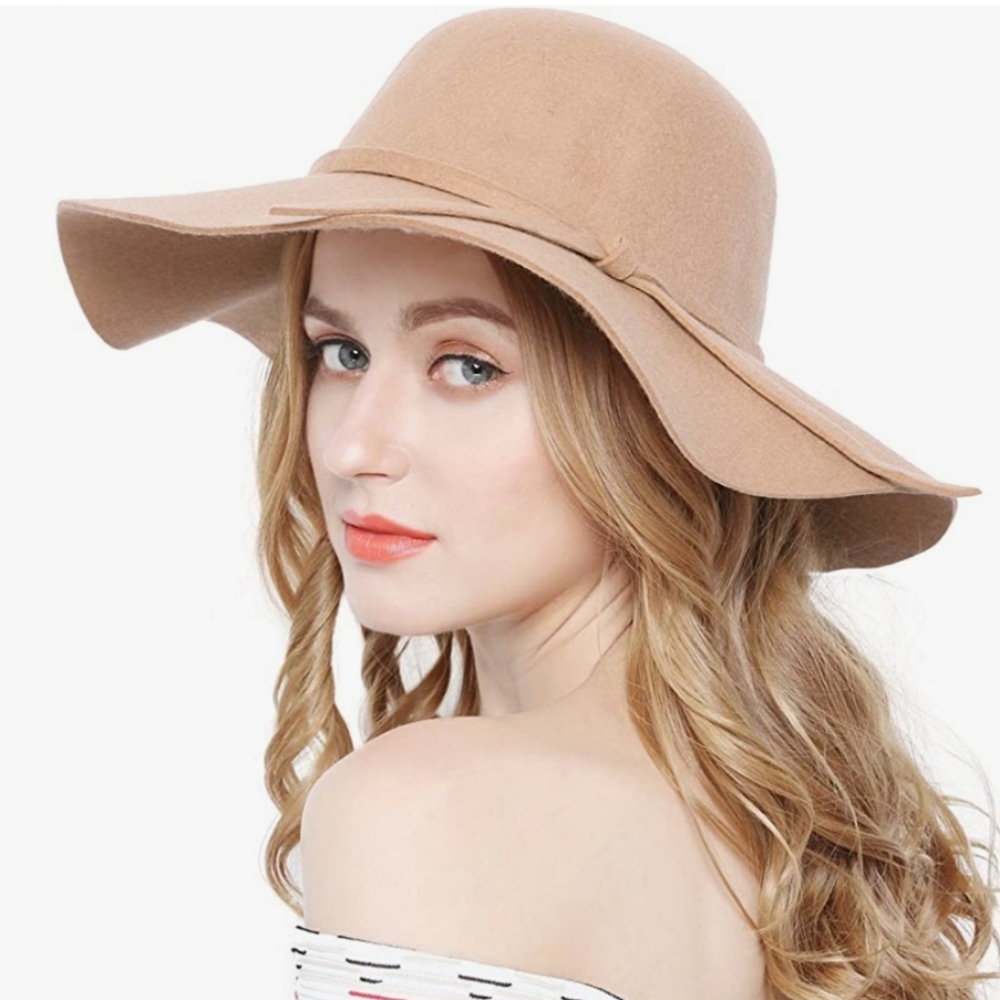 NWT - Wide Brim Floppy Hat